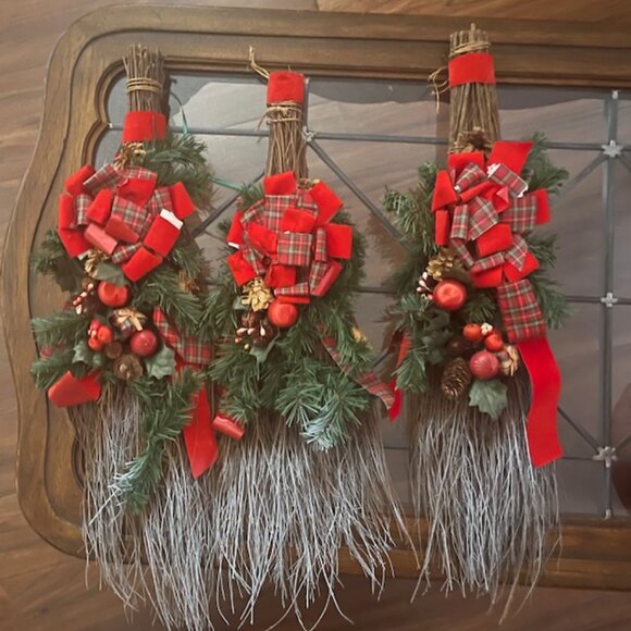 3 Pcs Christmas Teardrop Swags 24 Inch Broom-Branch style - Picture 4 of 4